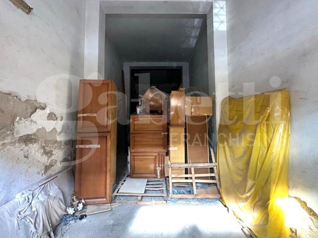 Box in vendita a Noto, Sicilia