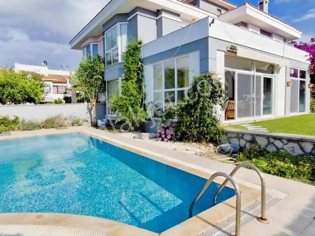 Çeşme, İzmir içerisinde kiralık Villa