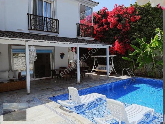 Sakarya Mahallesi, Çeşme içerisinde kiralık Villa