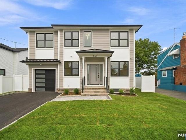 House for sale in Fair Lawn, New Jersey