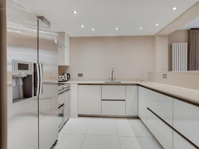 Apartment for rent in Swiss Cottage, Greater London