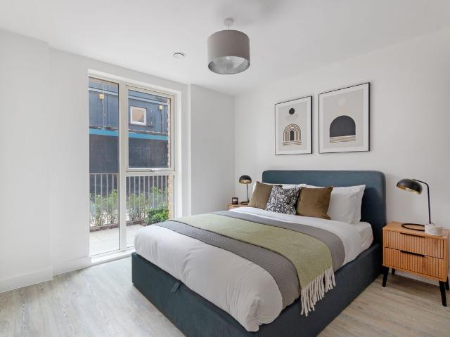 Apartment for rent in Lampton, Greater London