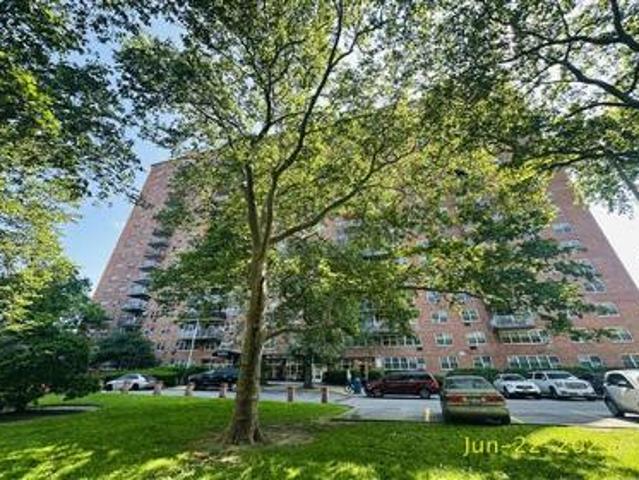Property for sale in The Bronx, Arverne