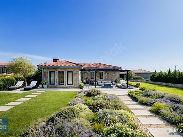 Bozcaada içerisinde satılık Villa