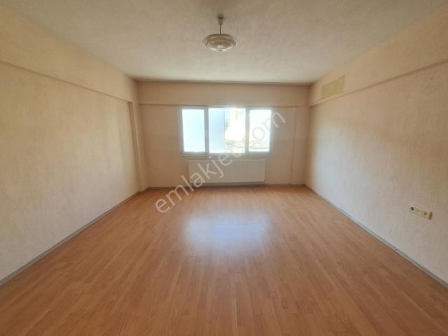 Karabağlar, İzmir içerisinde kiralık mülk