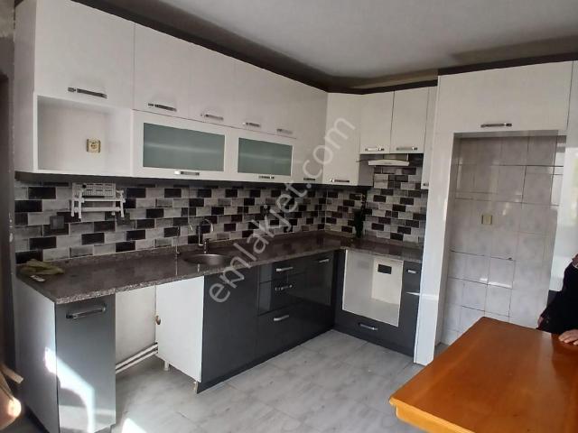 Karabağlar, İzmir içerisinde kiralık mülk