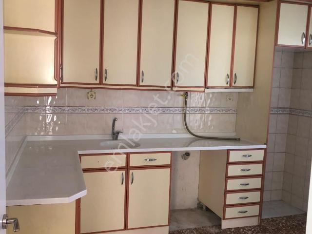Karabağlar, İzmir içerisinde kiralık mülk