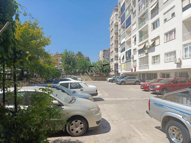 Bahar Mahallesi, Karabağlar içerisinde satılık mülk