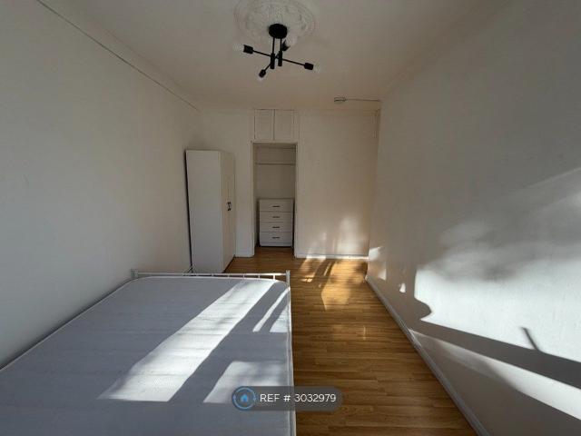 Room for rent in Bromley-by-Bow, Poplar Grove