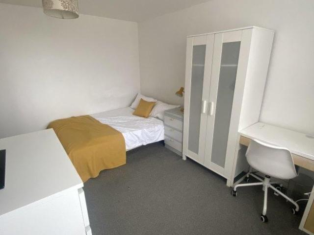 House for rent in Hales Place, The Bridge