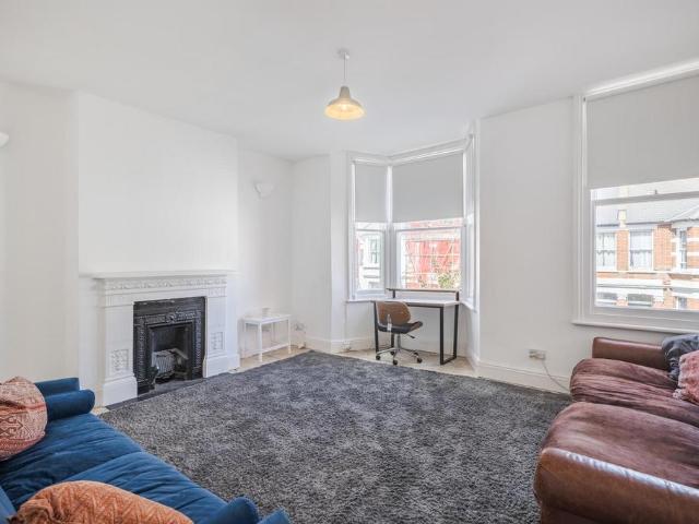 Apartment for rent in North Kensington, Greater London