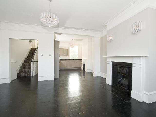 Apartment for rent in North Kensington, Greater London