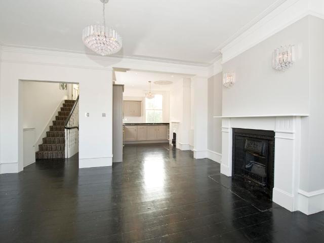 Apartment for rent in North Kensington, Greater London
