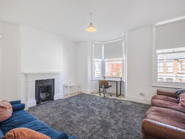 Apartment for rent in North Kensington, Greater London