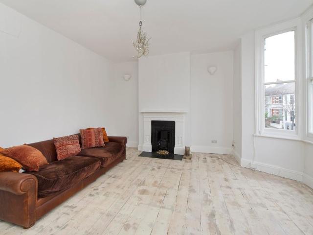 Apartment for rent in North Kensington, Greater London