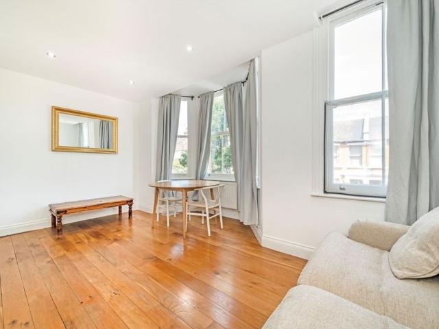 Apartment for rent in North Kensington, Greater London