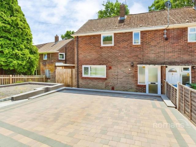 House for rent in Martin's Heron, Winkfield