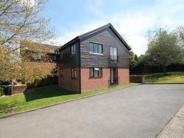 House for rent in Pachesham Park, Surrey