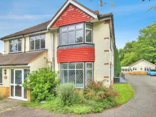 House for sale in Heol-las, Surrey
