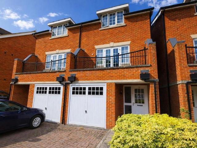 House for rent in Row Town, Surrey