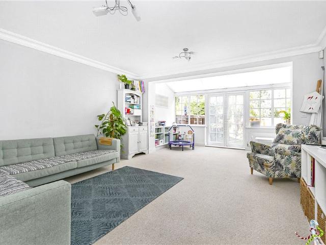 House for rent in Row Town, Surrey