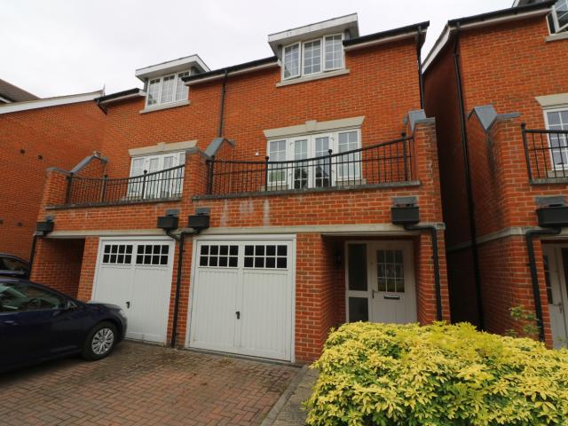House for rent in Row Town, Surrey