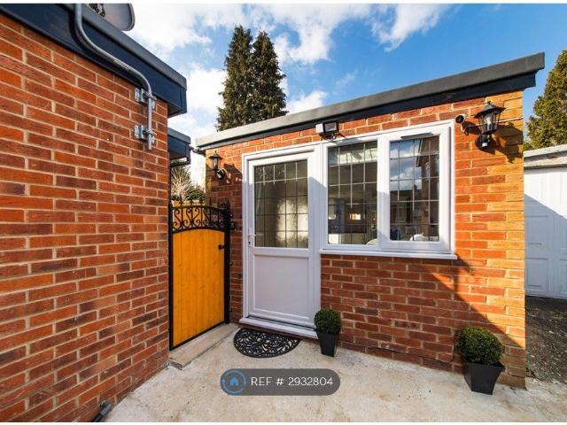 Studio for rent in Maypole, Monks Orchard