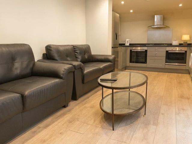 Room for rent in Kensington, Calderstones