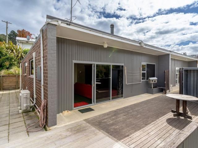 House for rent in Otakou