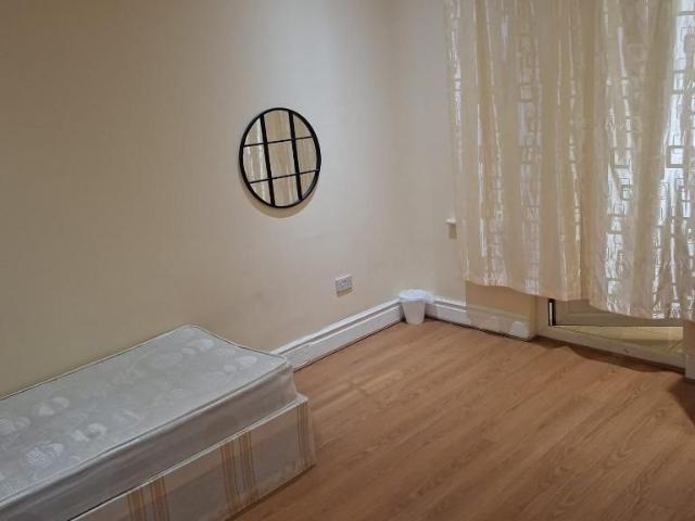 House for rent in Seven Kings, Greater London
