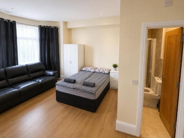 House for rent in Seven Kings, Greater London