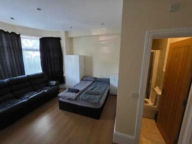 House for rent in Seven Kings, Greater London