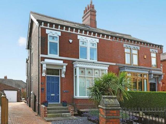 House for sale in Wrenthorpe, West Yorkshire
