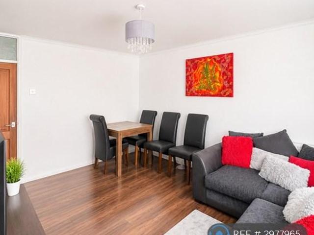 Apartment for rent in Aldersbrook, Greater London
