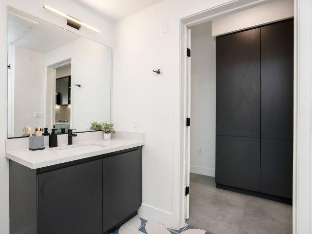 Apartment for rent in Canoga Park, California