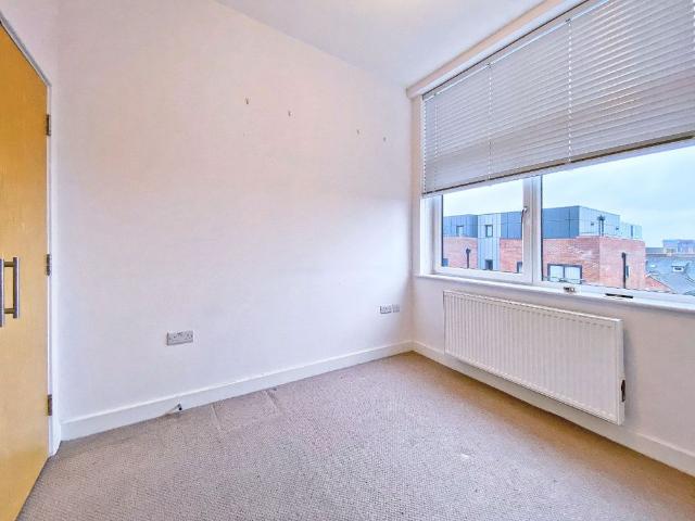 Apartment for rent in Heol-las, Surrey