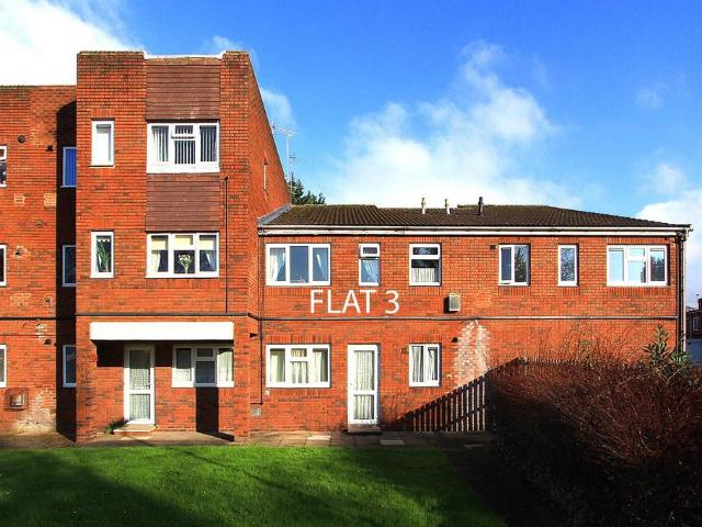 Apartment for rent in Goldthorn Hill, Compton