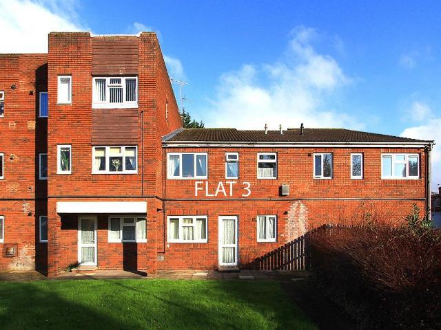 Apartment for rent in Goldthorn Hill, Compton