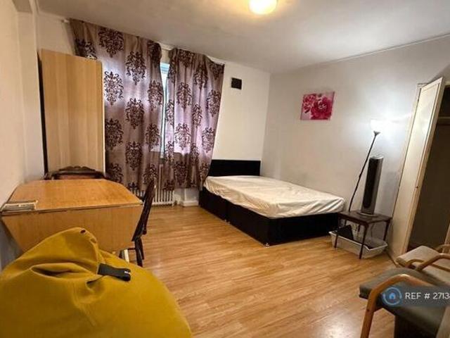 House for rent in Cat Hill, Greater London