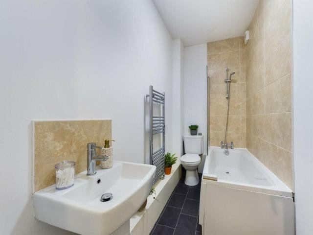 House for rent in Kensington, Calderstones