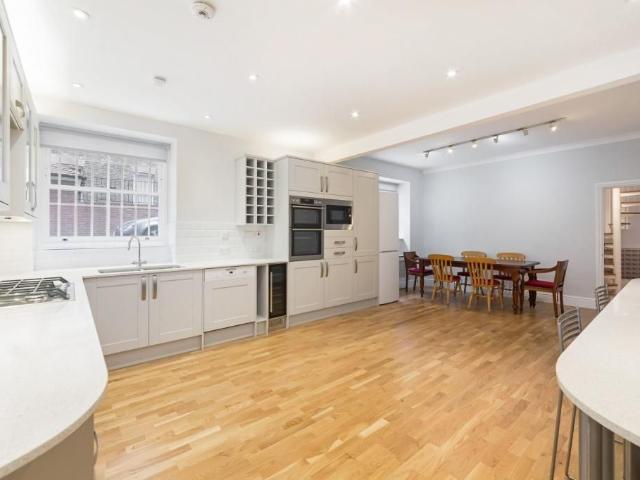 Apartment for rent in Earl's Court, Greater London