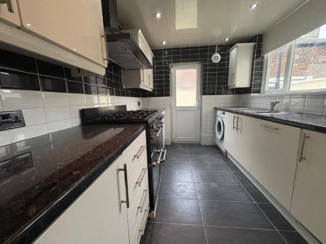 House for rent in Stoneycroft, Calderstones