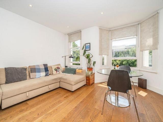 Apartment for rent in West Kensington, Greater London