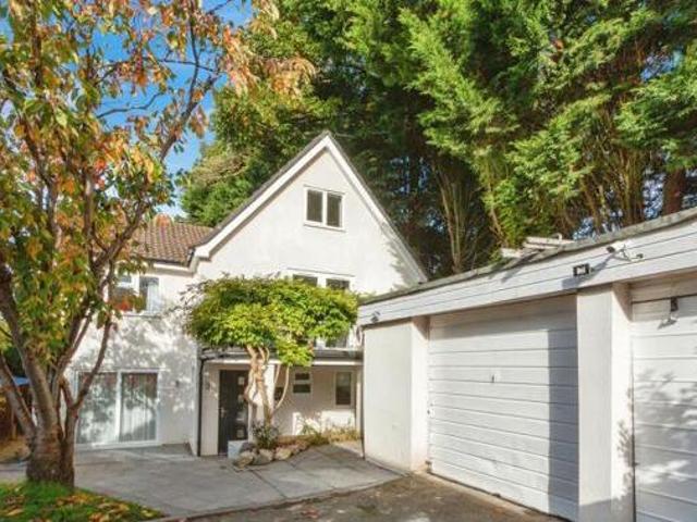 House for sale in Heol-las, Surrey