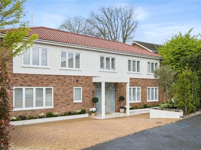 House for rent in Stoke D'Abernon, Blackhills
