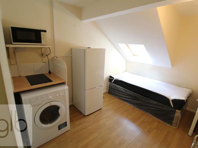 Studio for rent in West Midlands