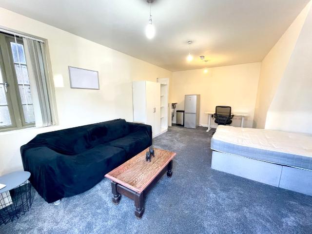 Studio for rent in West Midlands