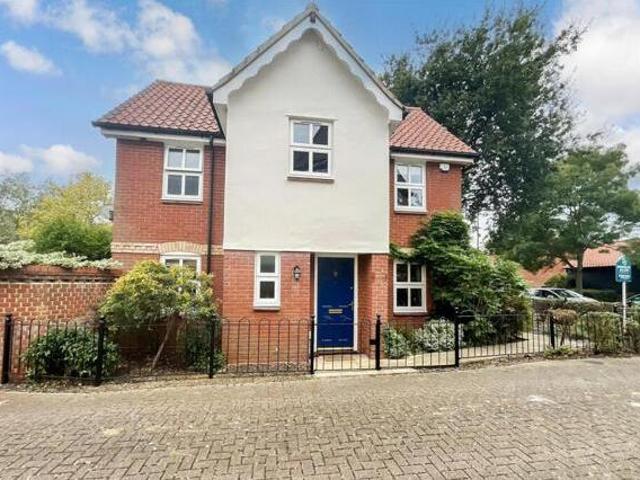 House for sale in Noak Bridge, Essex