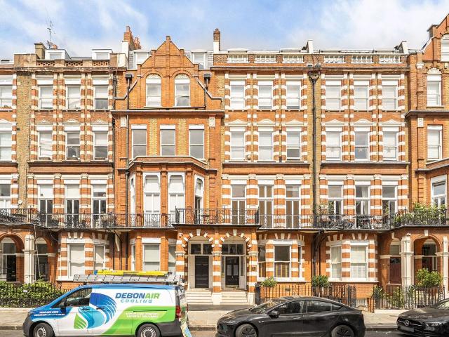 Apartment for rent in The Boltons, Greater London