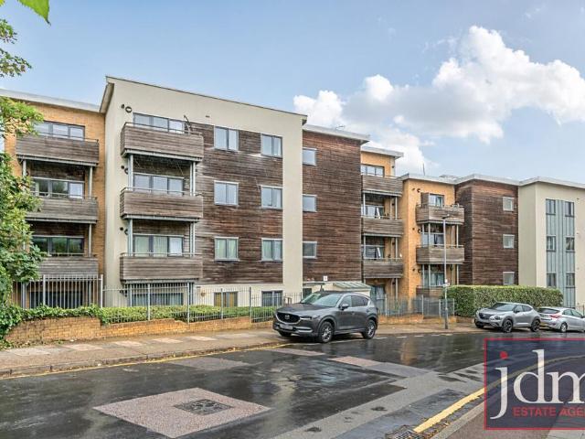 Apartment for rent in Charlton, Greater London